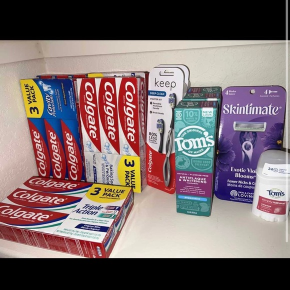 Bundle of laundry and personal care items - Picture 8 of 9